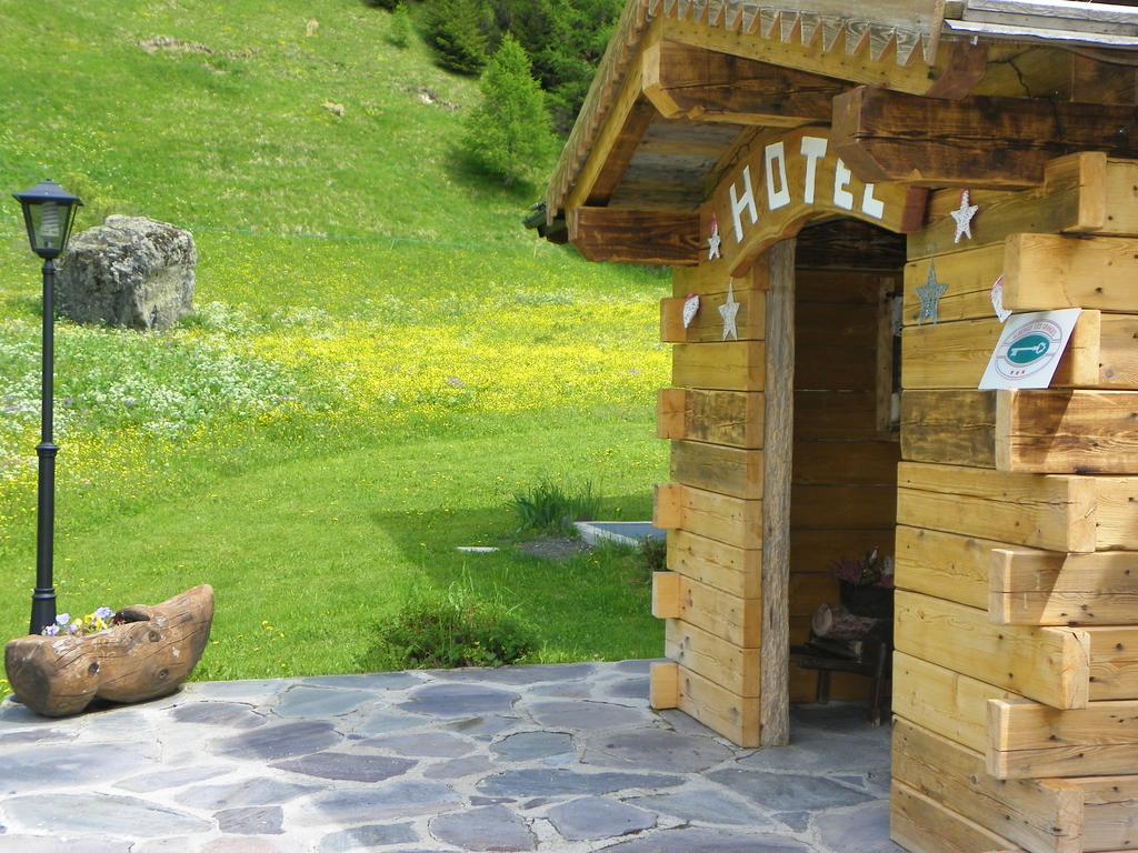 Hotel Les Granges La Thuile Exterior foto